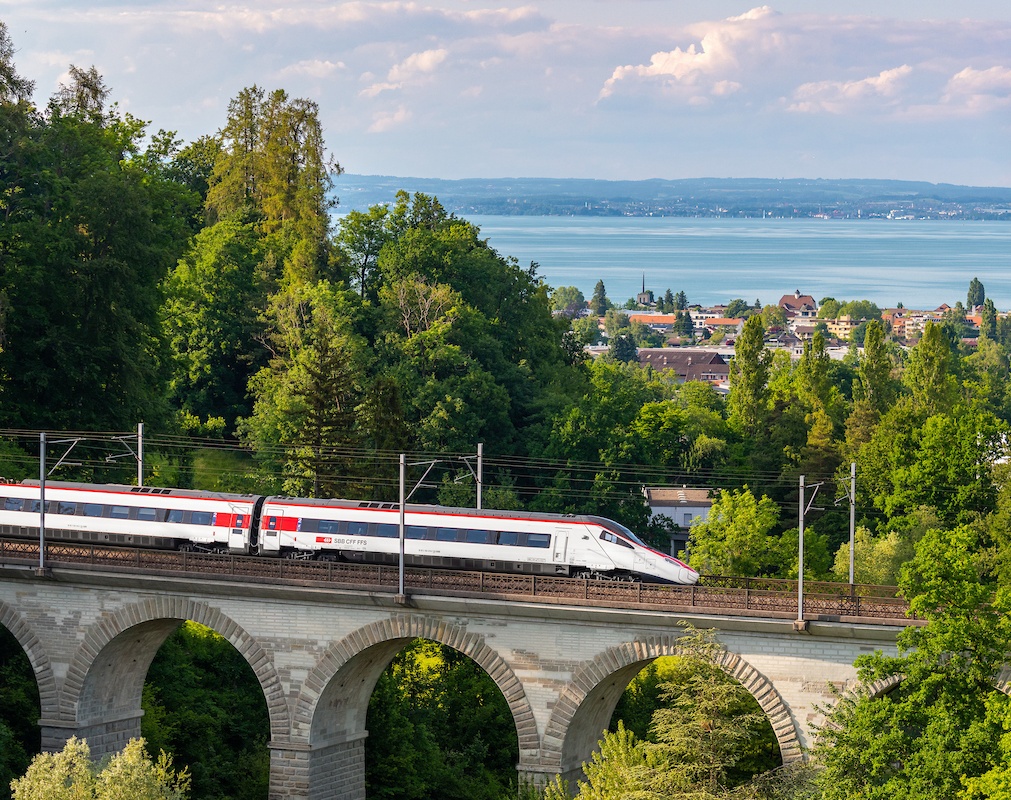 Met de trein naar Zwitserland Astoro RE93378