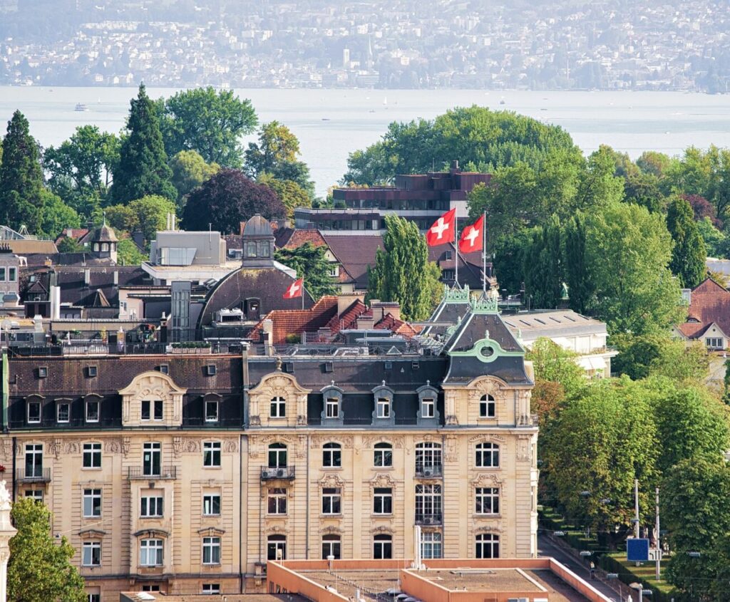 Met de trein naar Zwitserland Zurich shutterstock 559791739